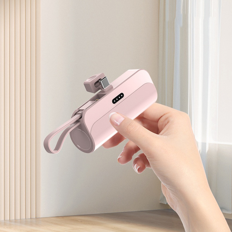 Power Bank PastelMix Pro: Trendi rezervna baterija v velikosti šminke, z dvema konektorjema in odlično kapaciteto 5000 mAh - USB-C + Lightning - pastel rose