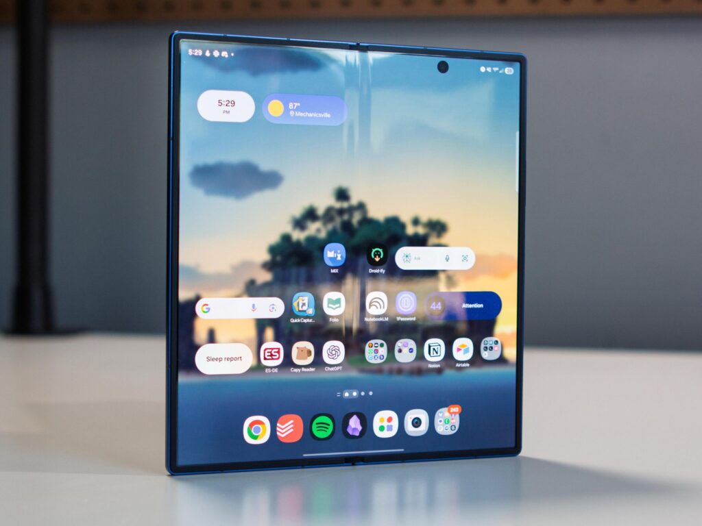 model Galaxy Fold8